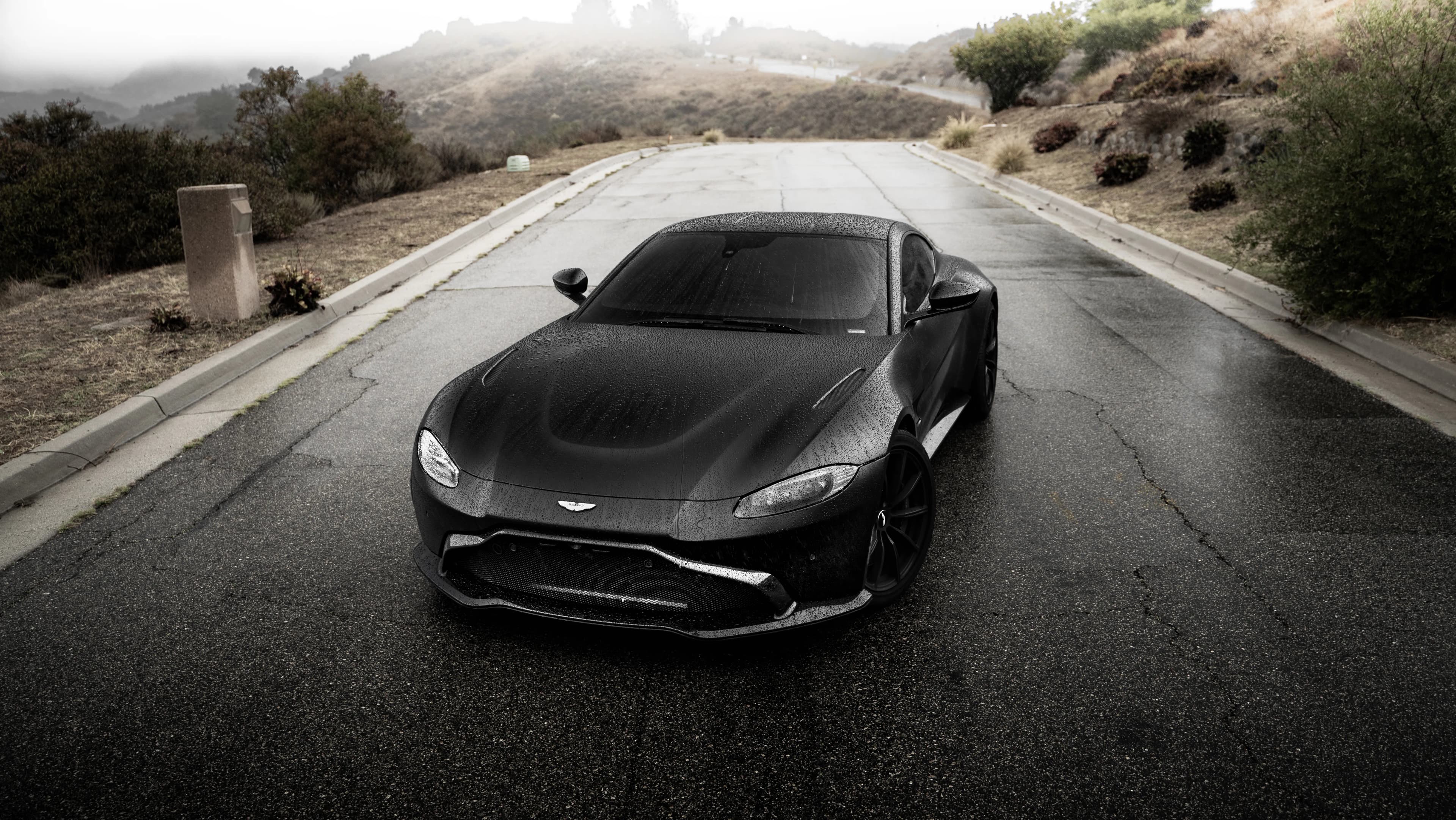 Aston Martin Vantage — photo 5