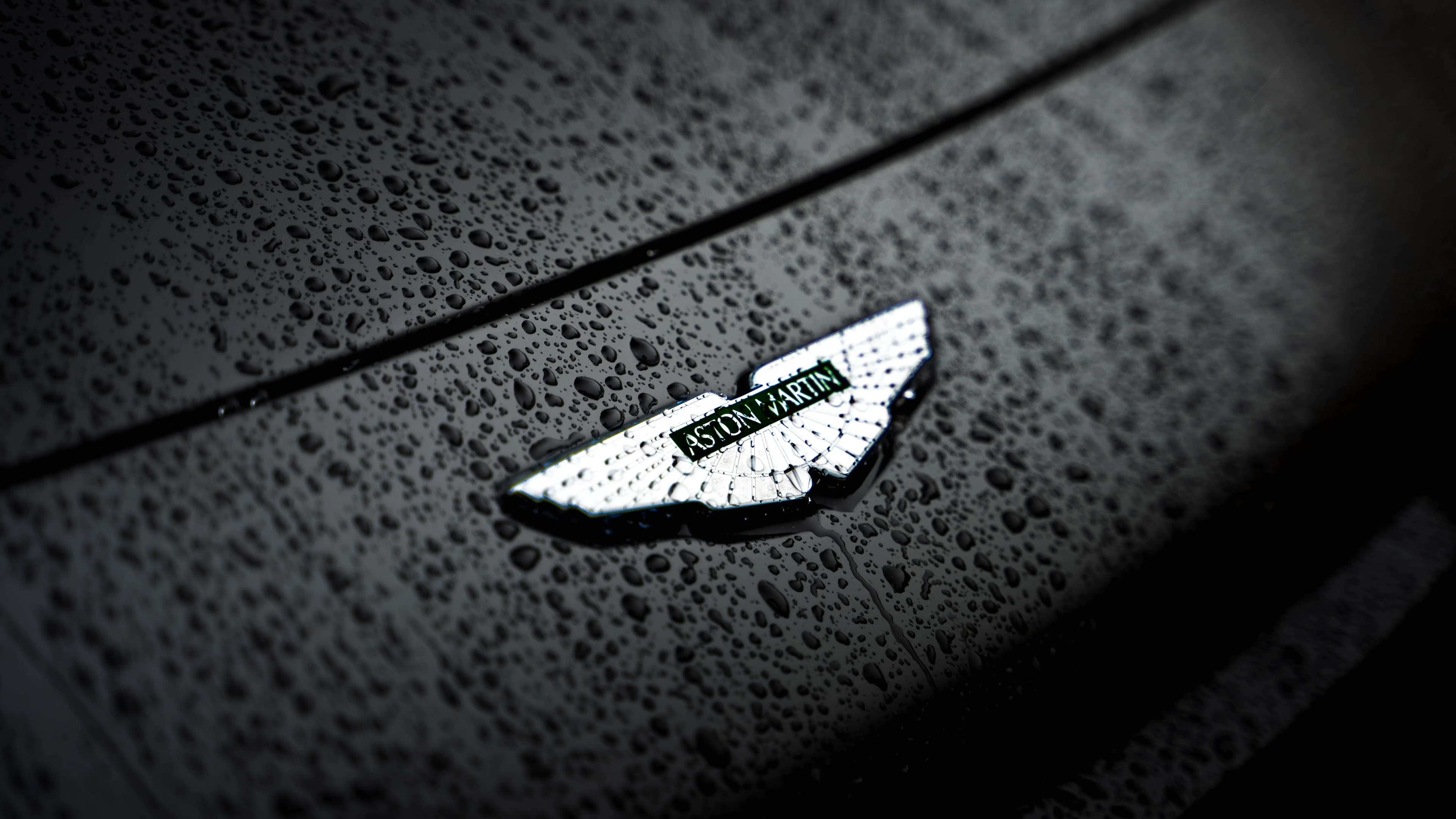 Aston Martin Vantage — photo 6