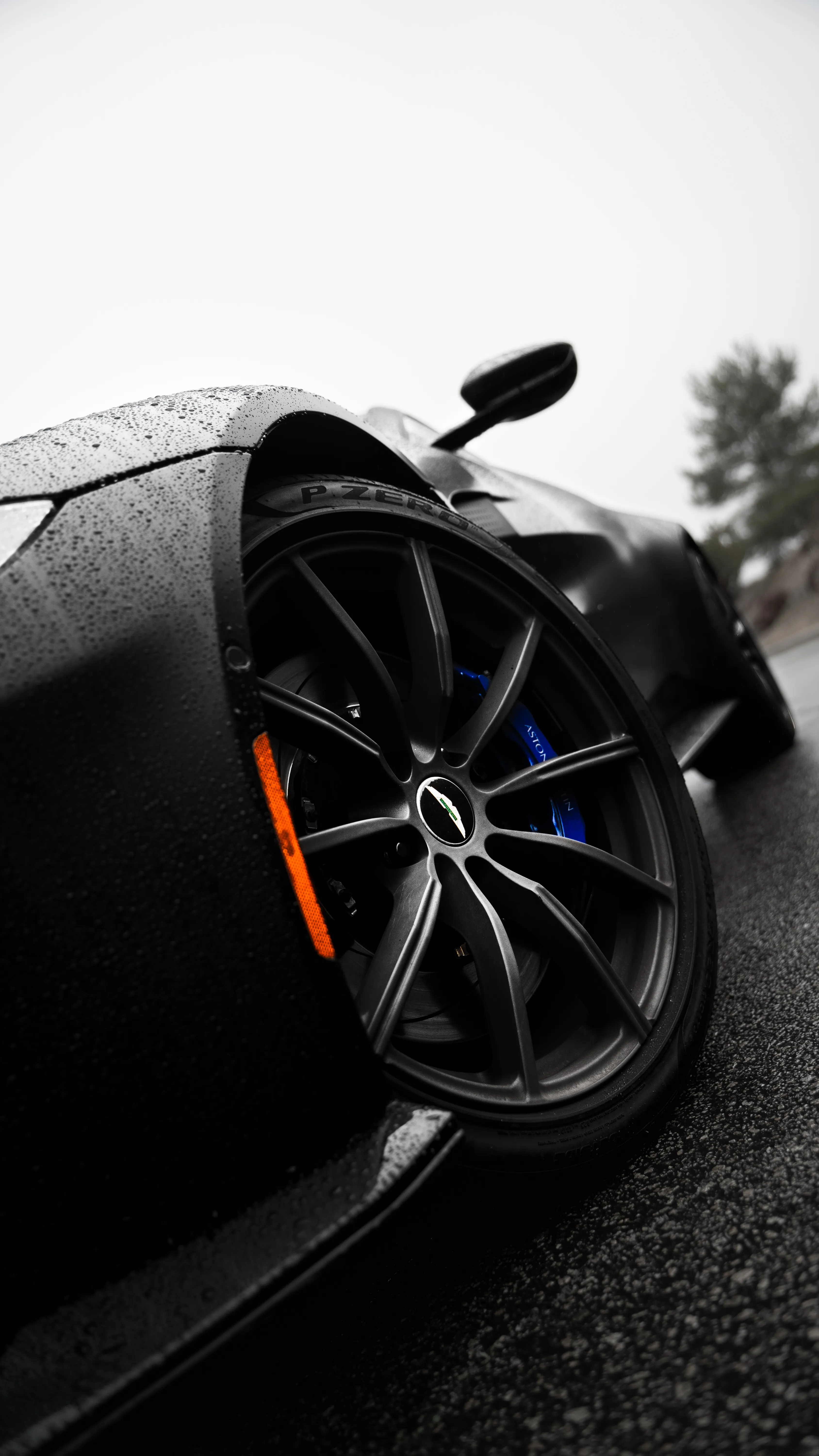 Aston Martin Vantage — photo 8