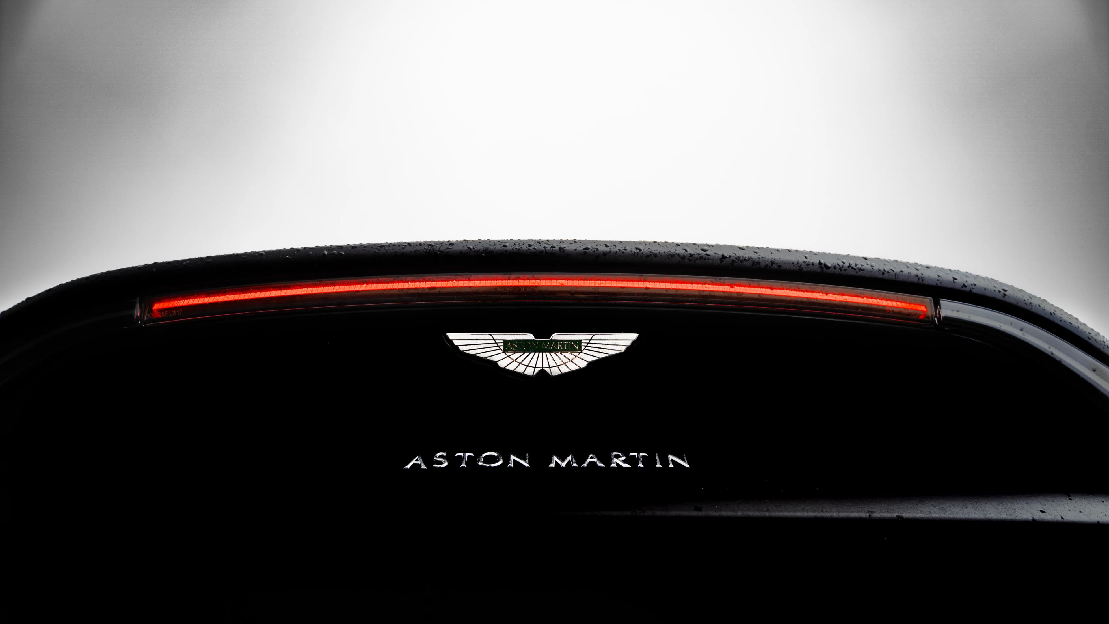 Aston Martin Vantage — photo 10