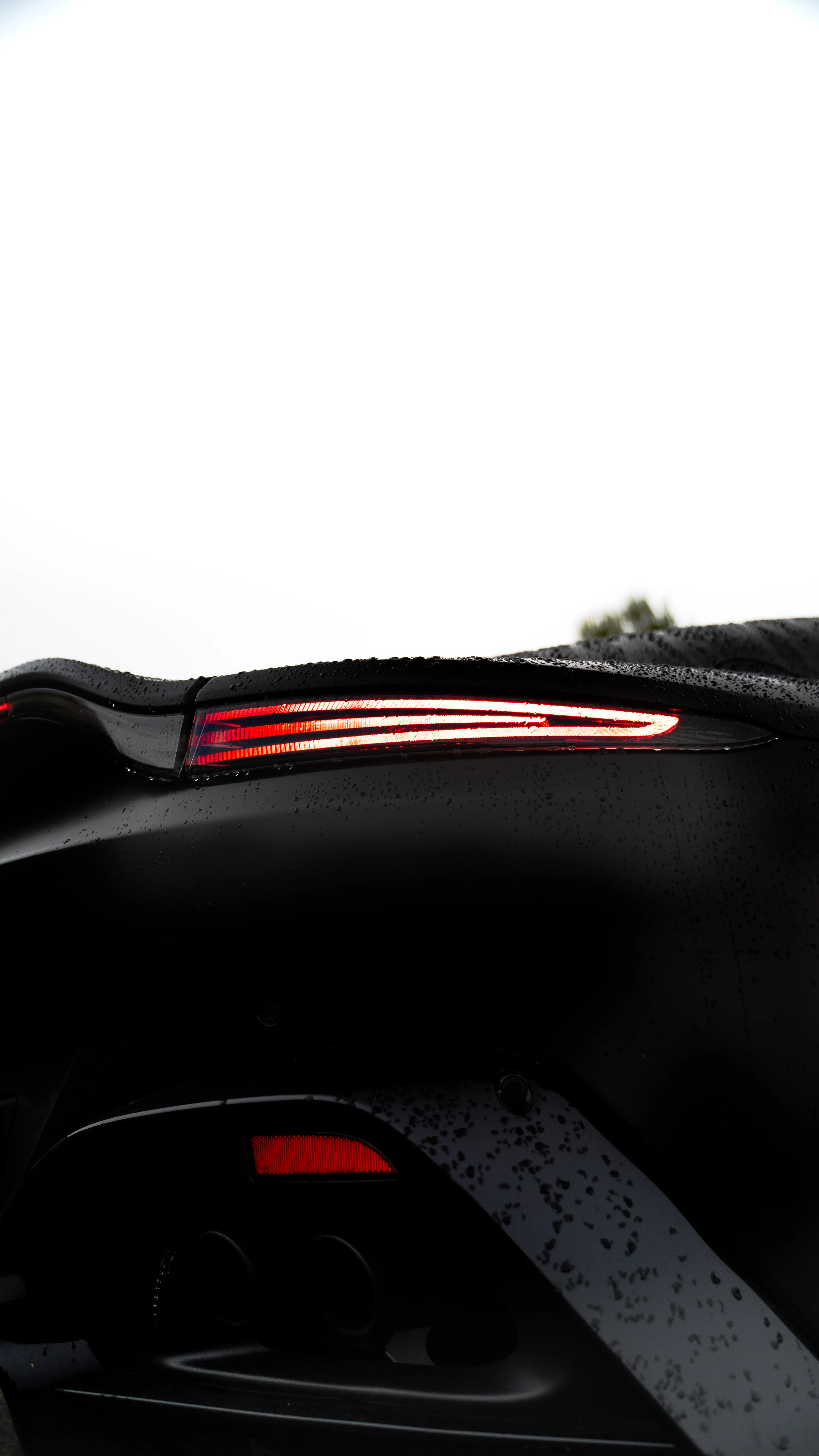 Aston Martin Vantage — photo 12