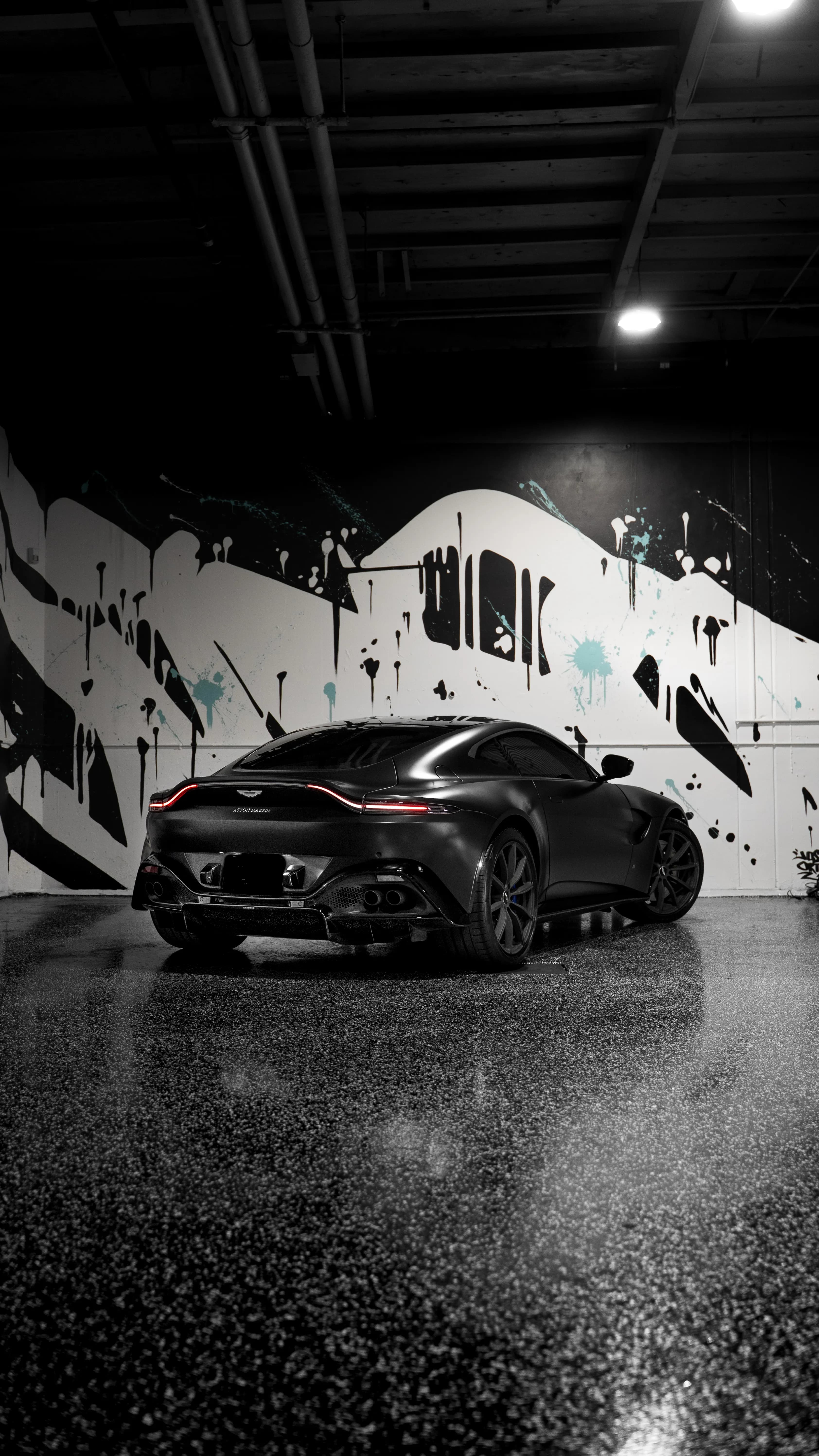 Aston Martin Vantage — photo 14