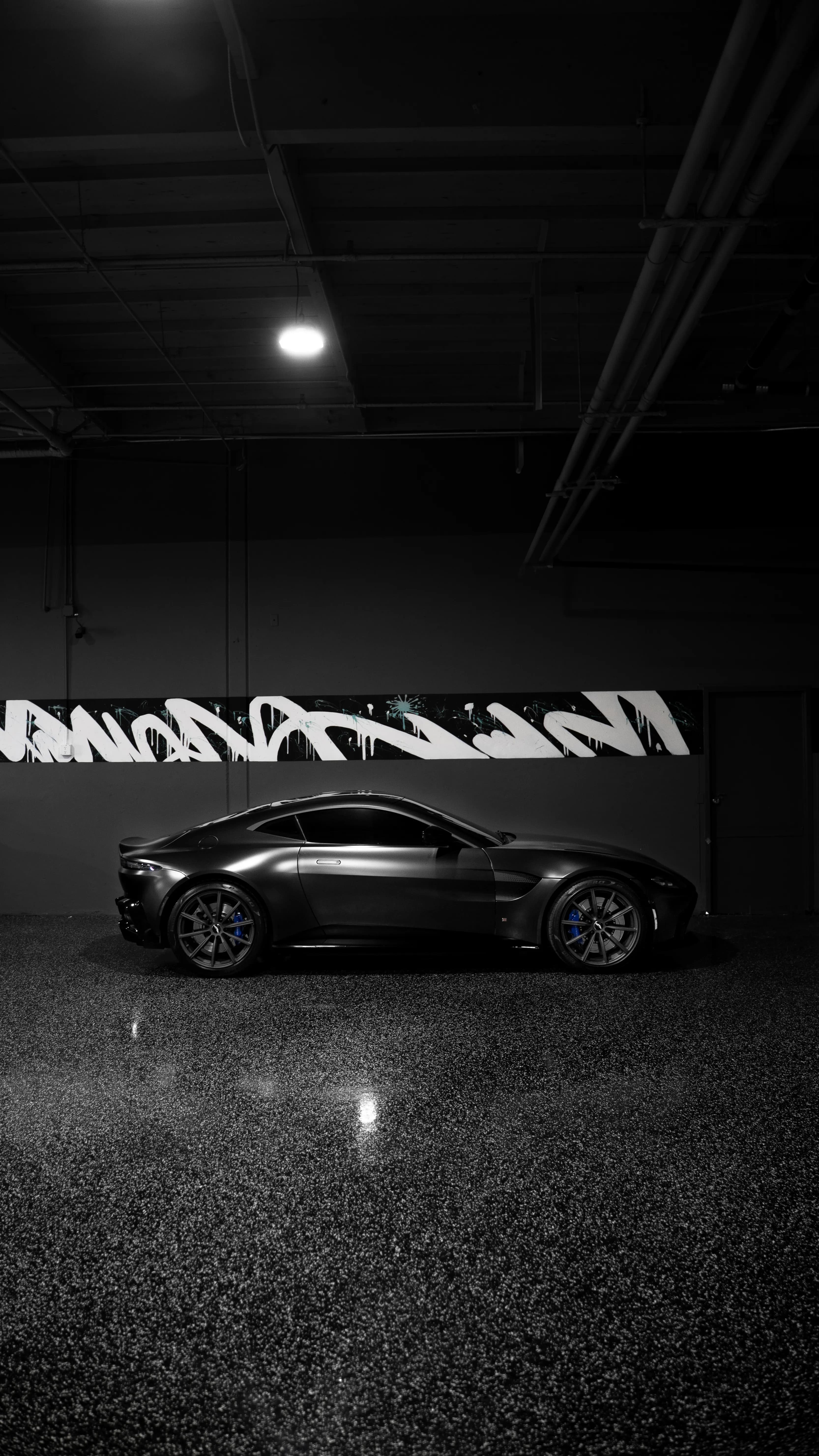 Aston Martin Vantage — photo 16