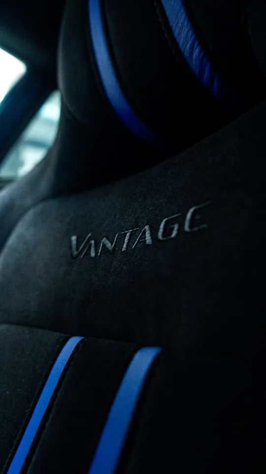 Aston Martin Vantage — photo 25
