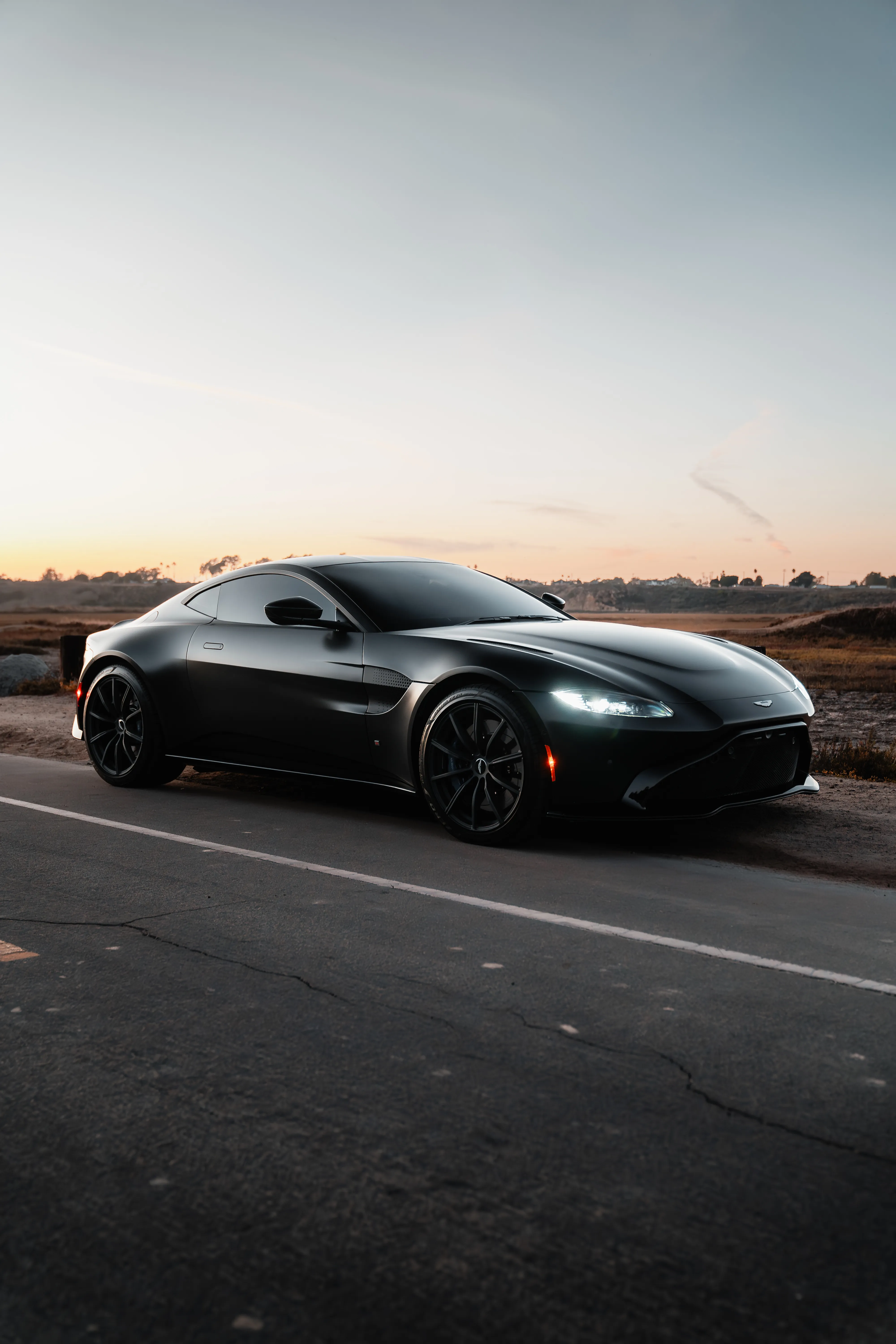 Aston Martin Vantage — photo 30
