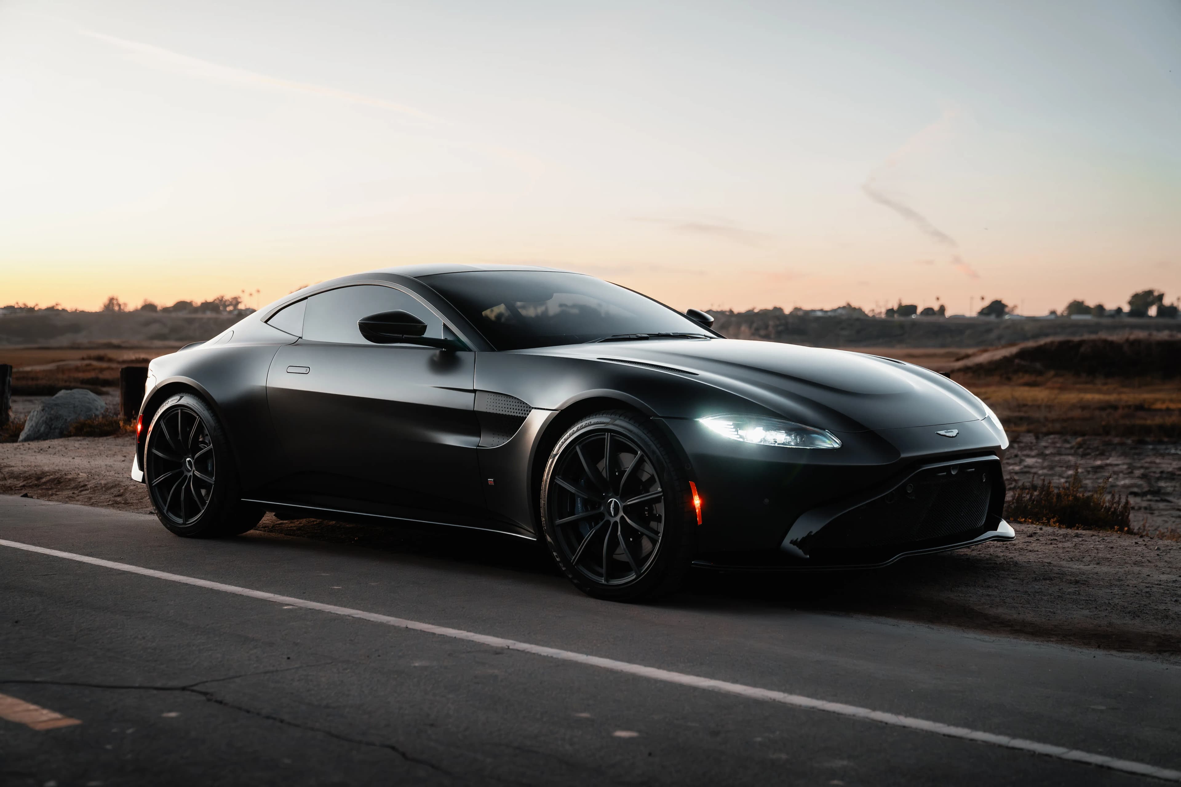 Aston Martin Vantage — photo 31