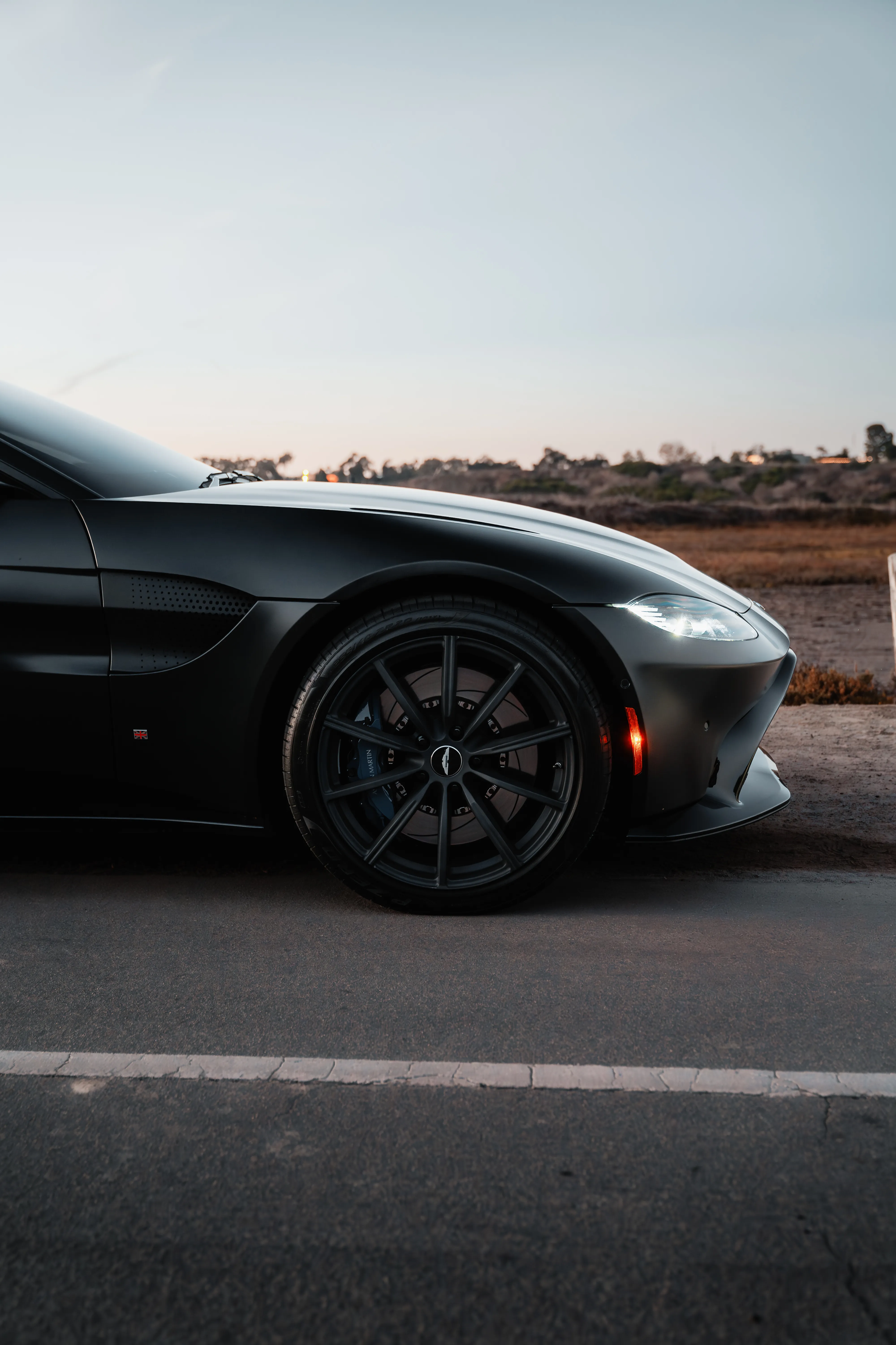 Aston Martin Vantage — photo 34