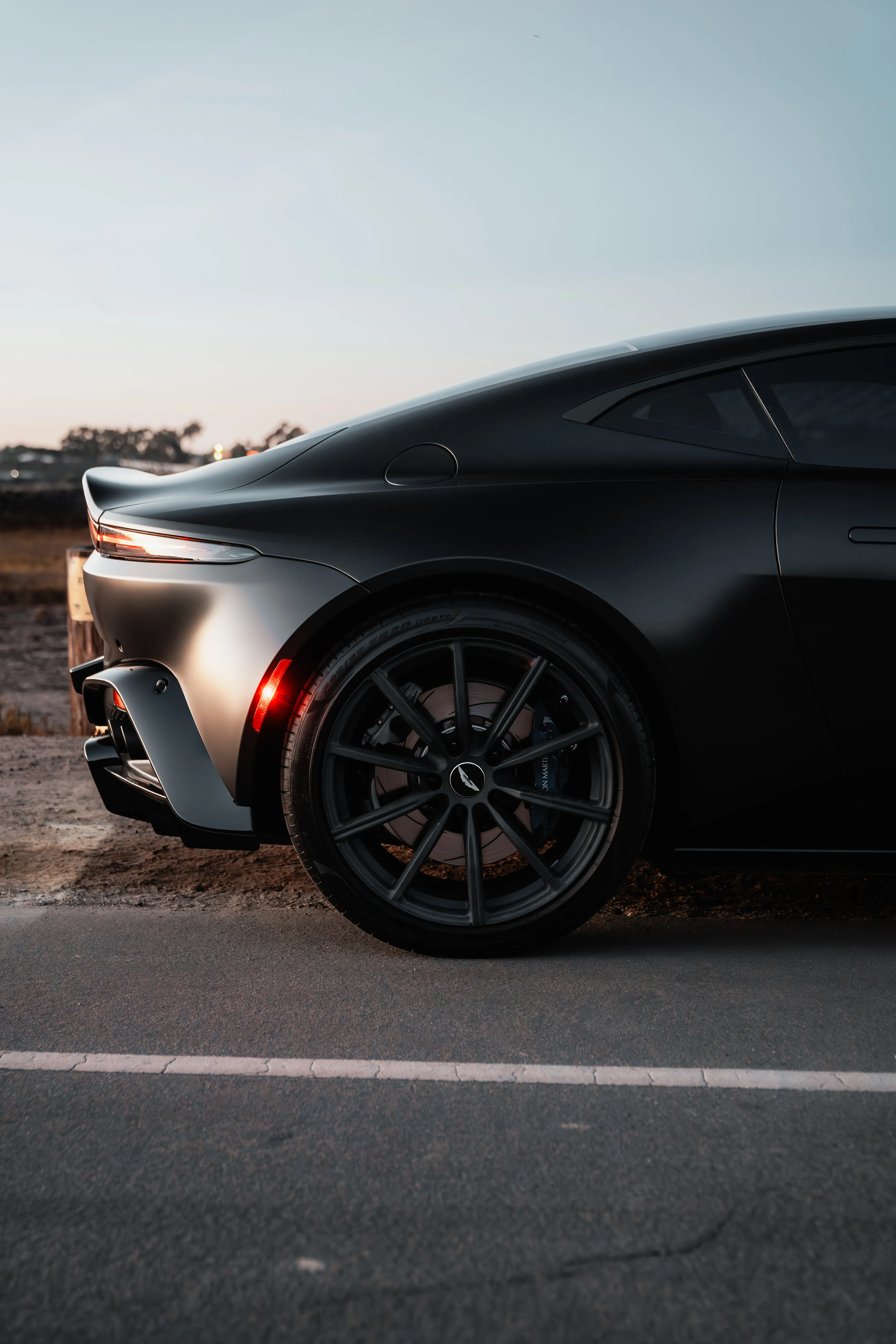 Aston Martin Vantage — photo 36