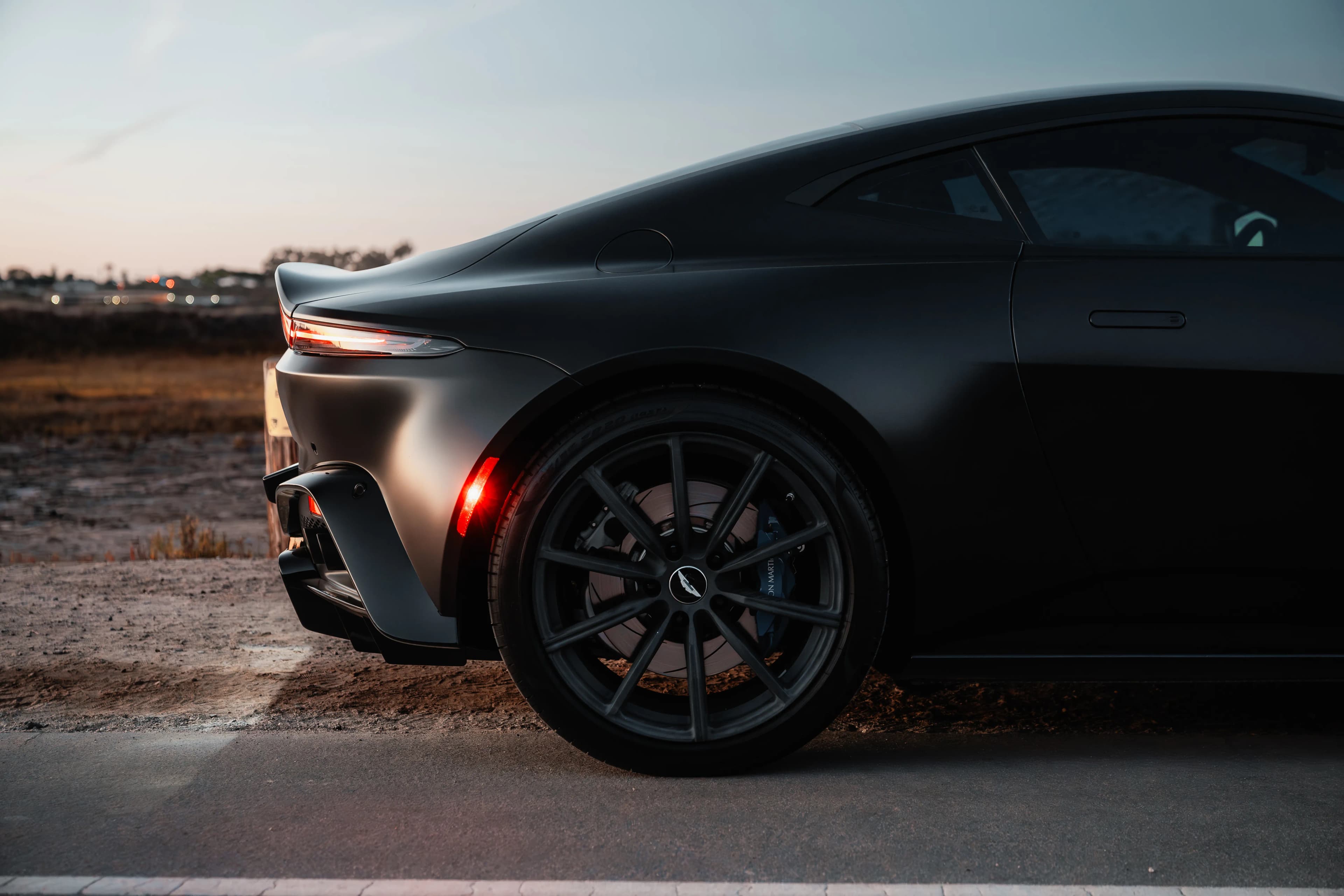 Aston Martin Vantage — photo 37