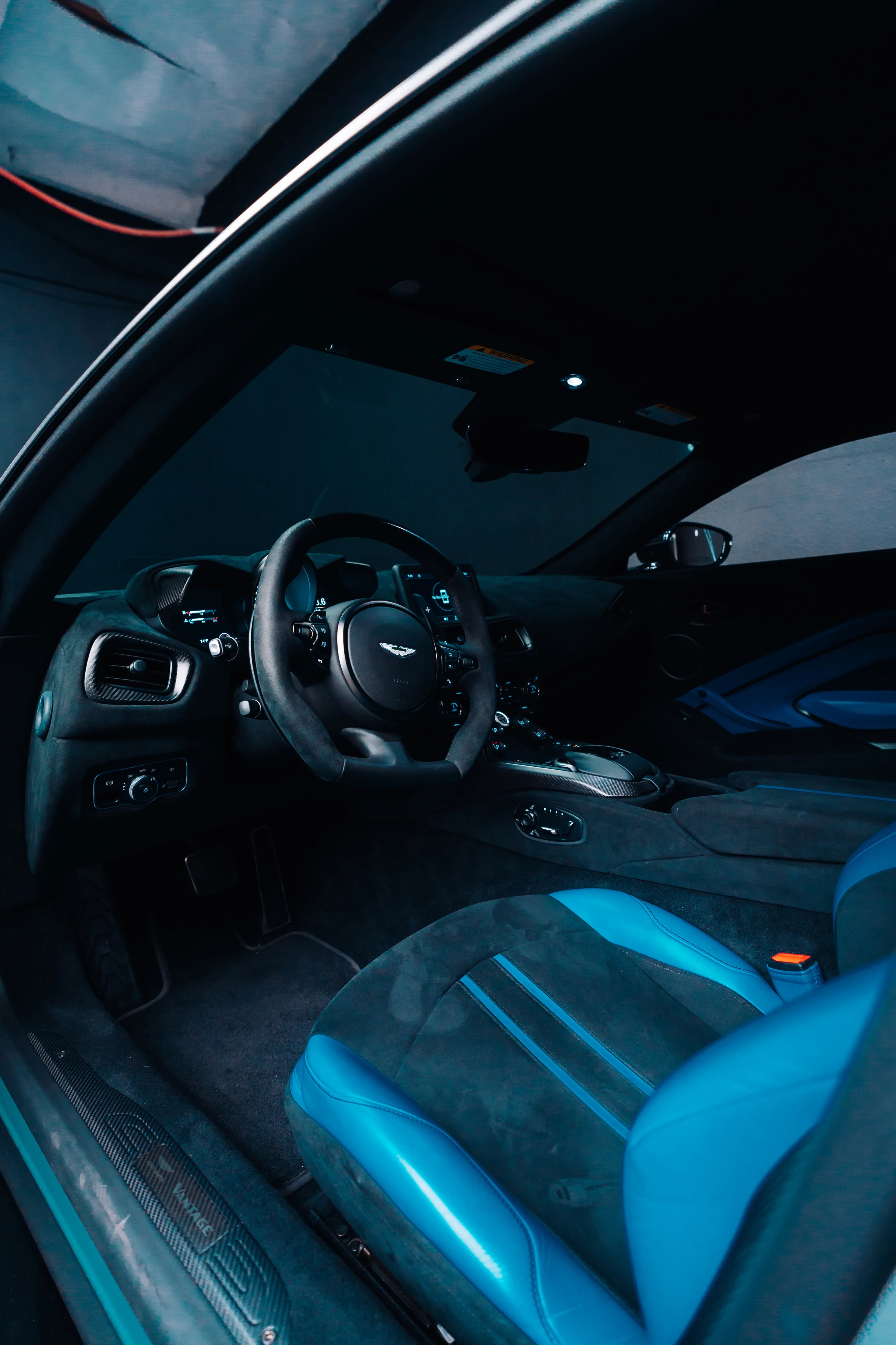 Aston Martin Vantage — photo 40