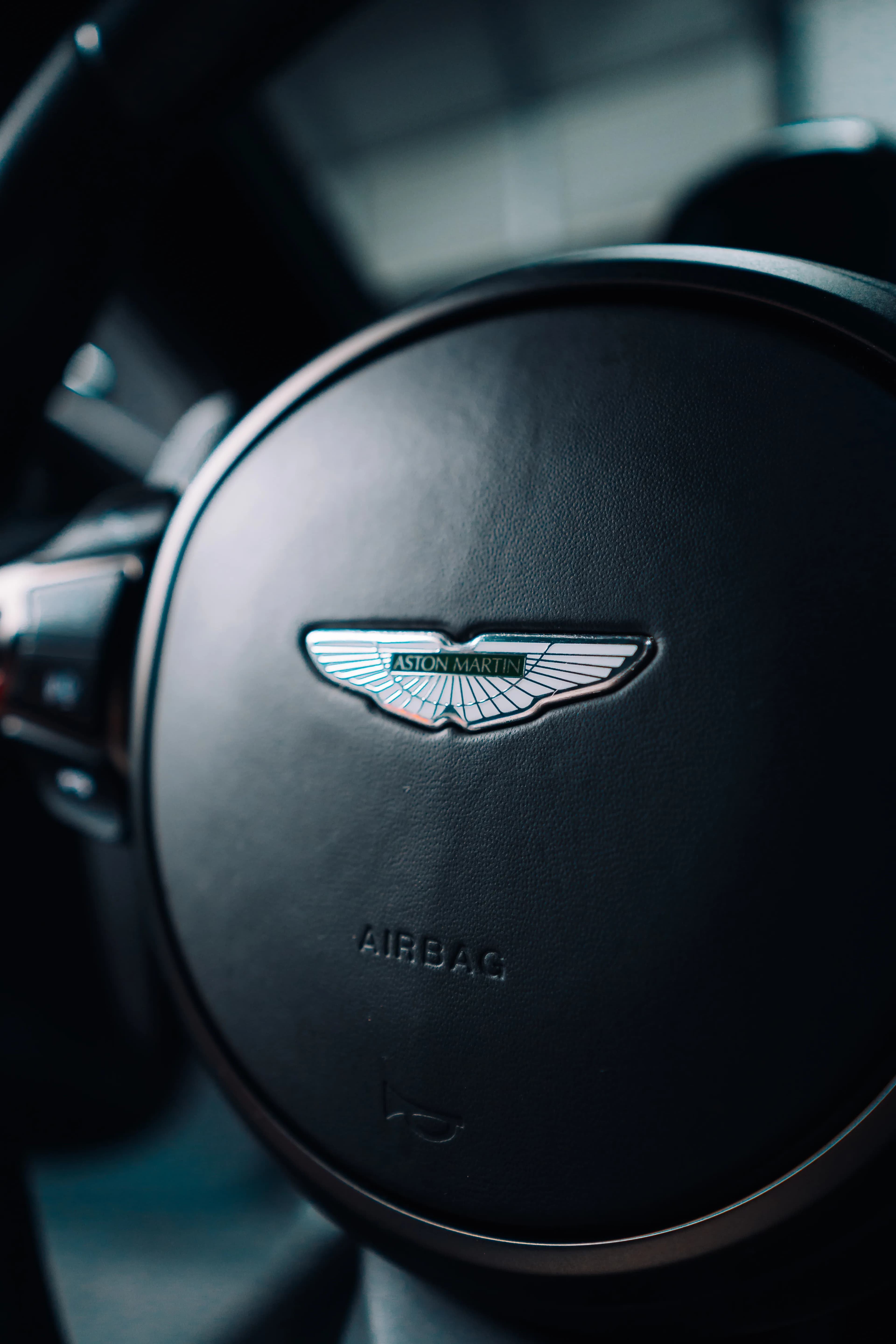 Aston Martin Vantage — photo 46