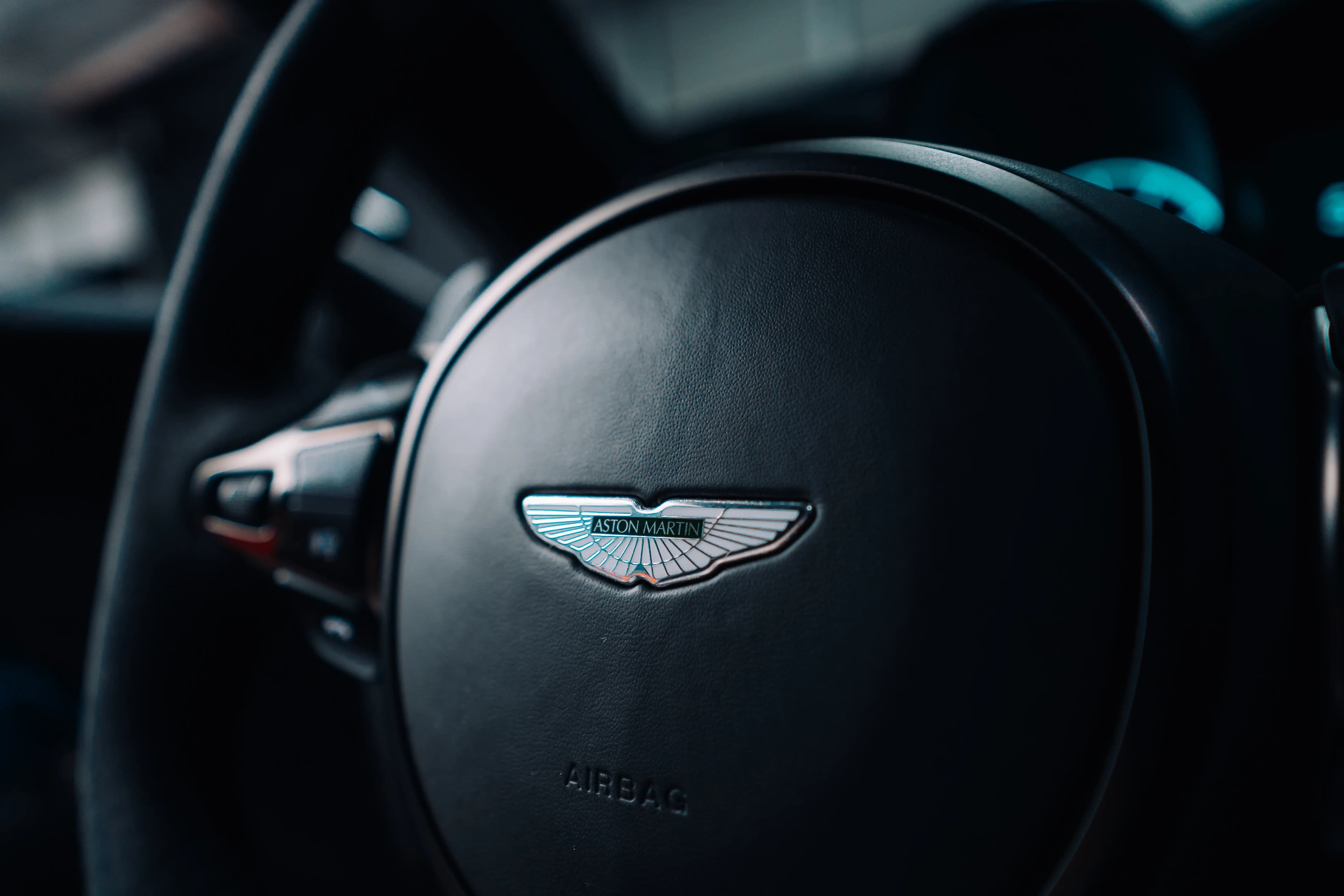 Aston Martin Vantage — photo 47