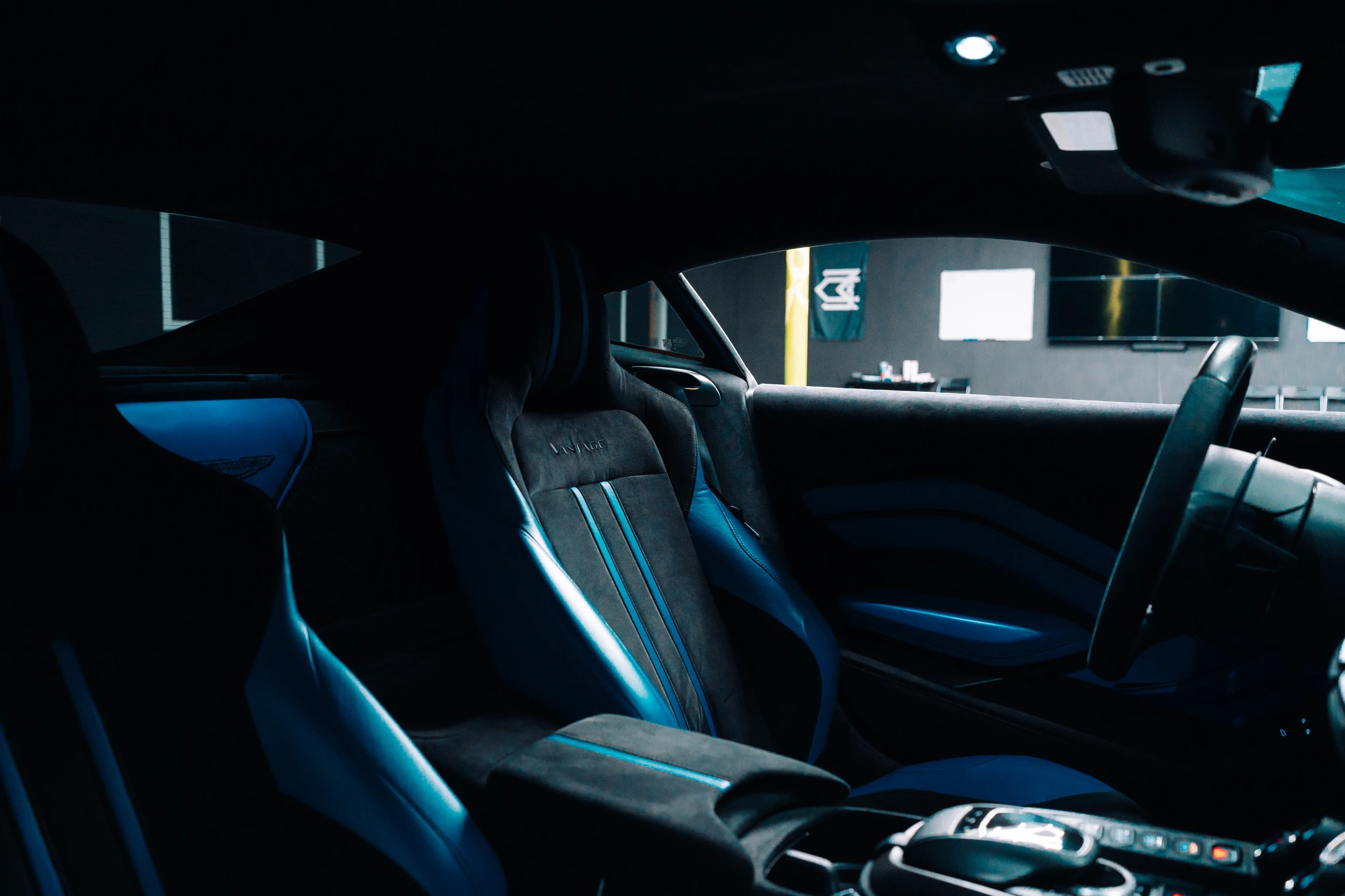 Aston Martin Vantage — photo 53