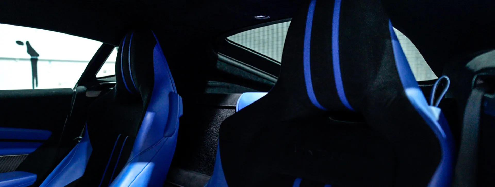 Aston Martin Vantage — photo 56