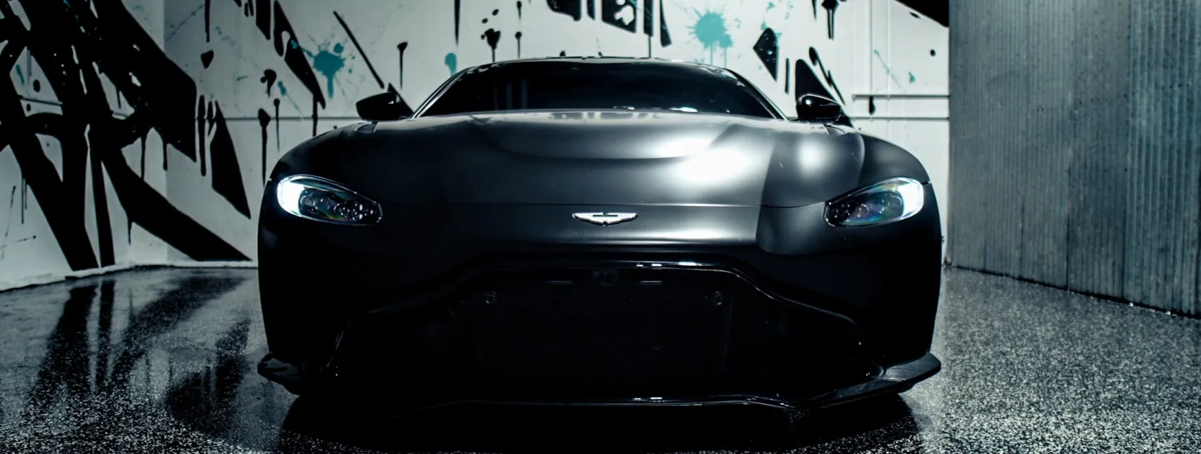 Aston Martin Vantage — photo 61