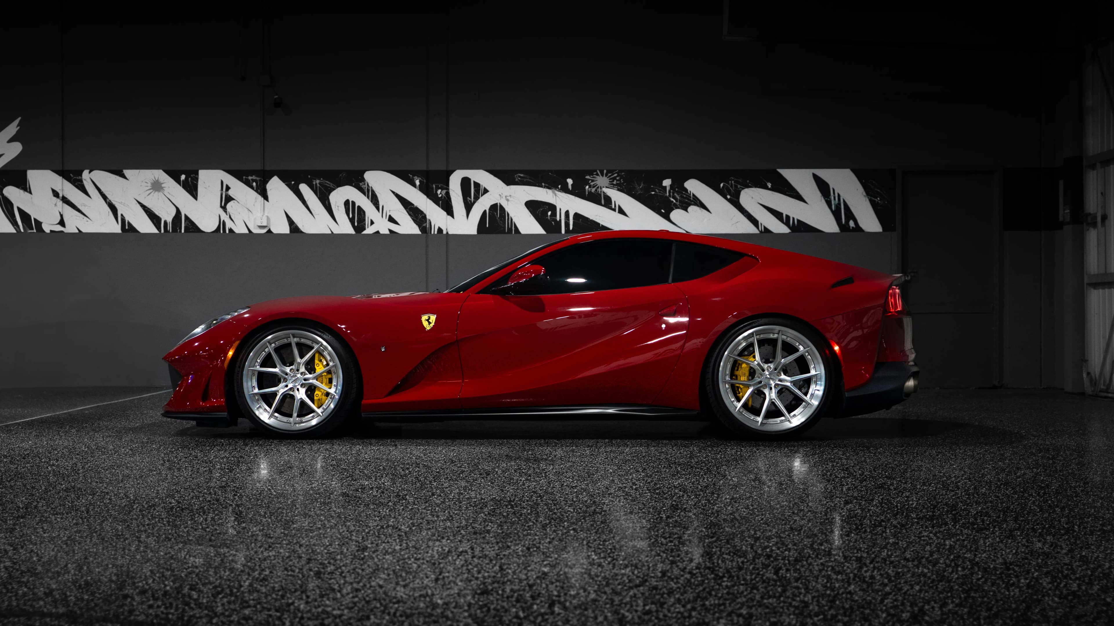 Ferrari 812 Superfast — photo 3