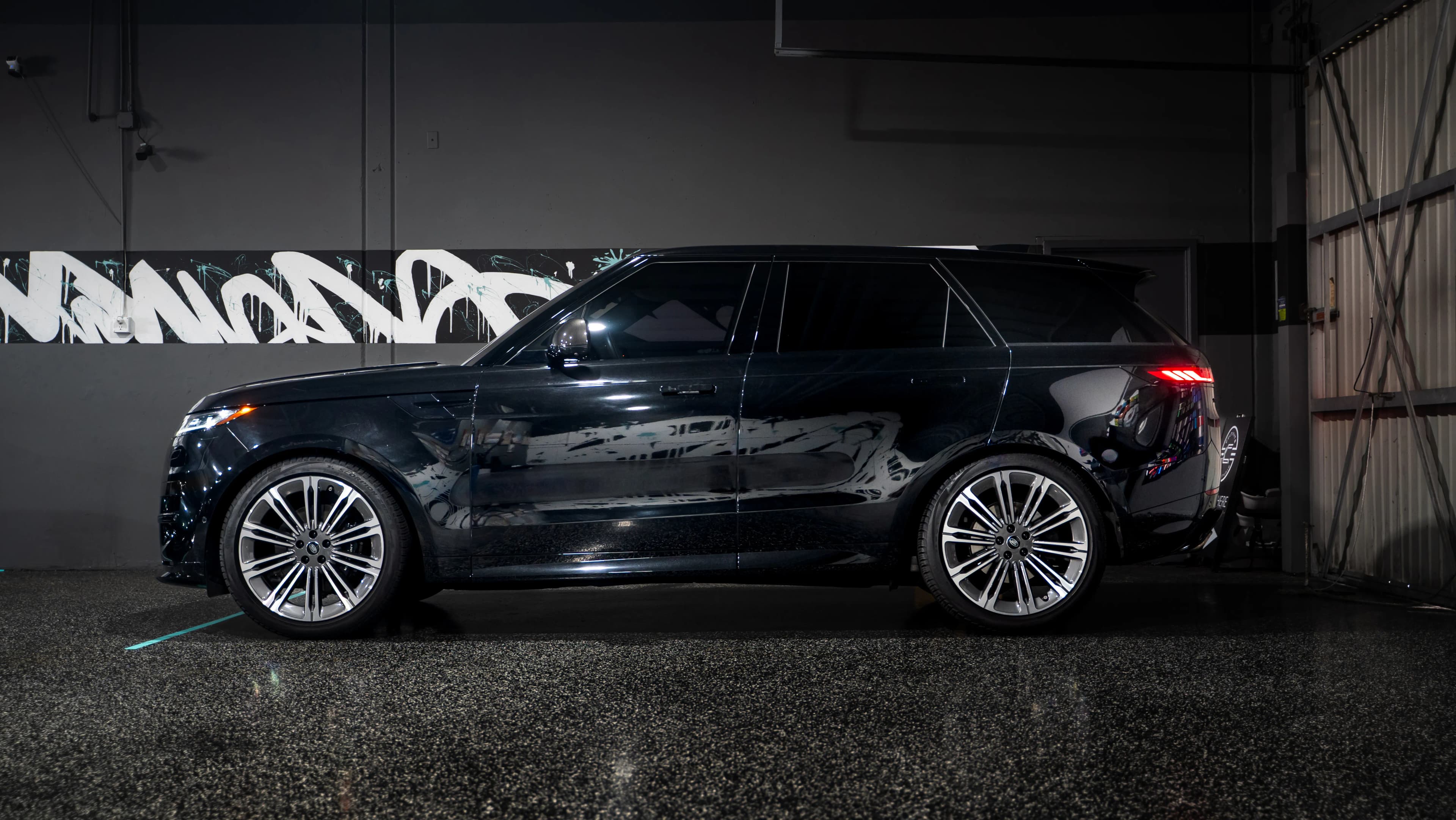 Range Rover Sport (Black) — photo 3