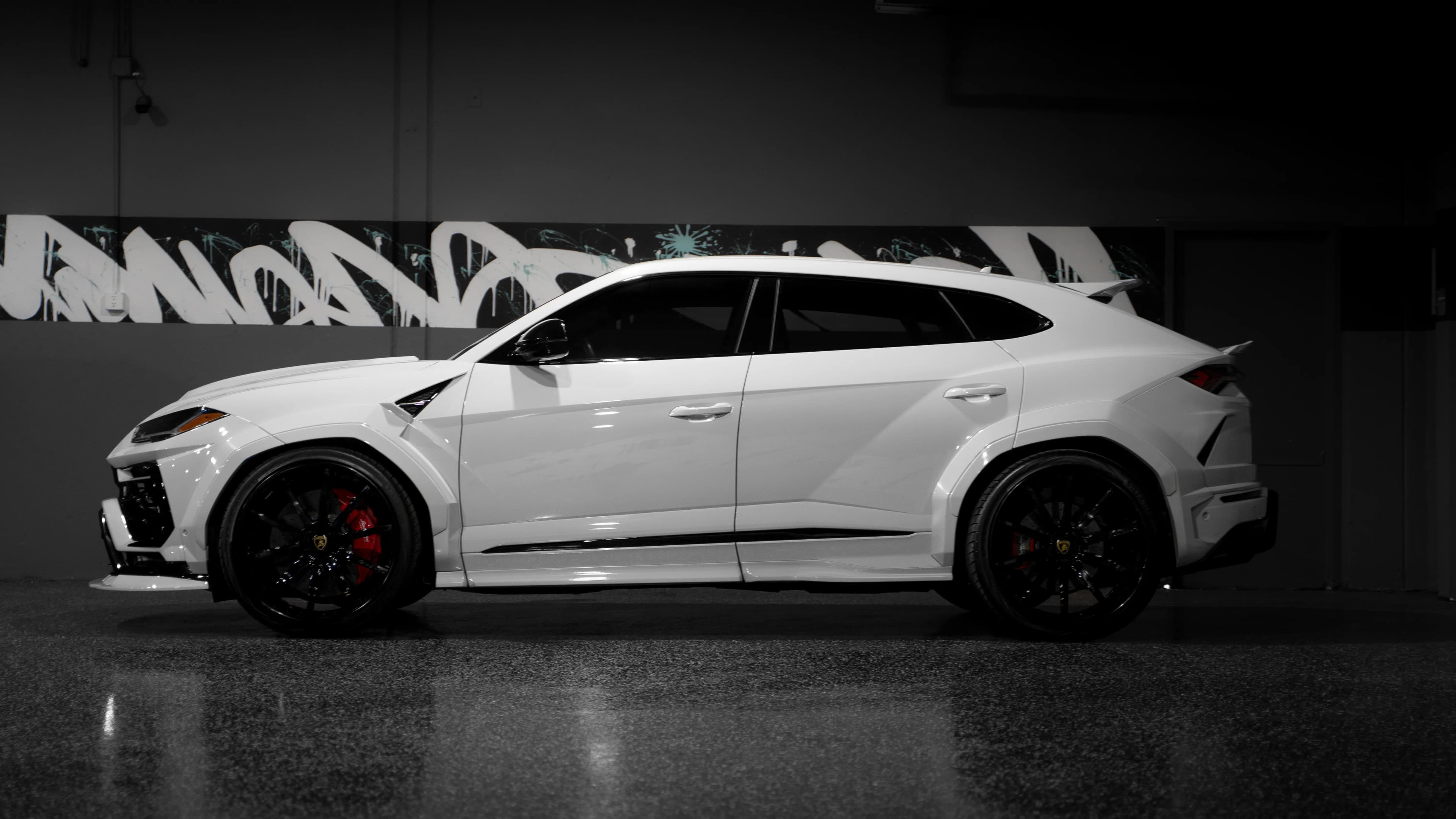 Lamborghini Urus Stealth Widebody — photo 2