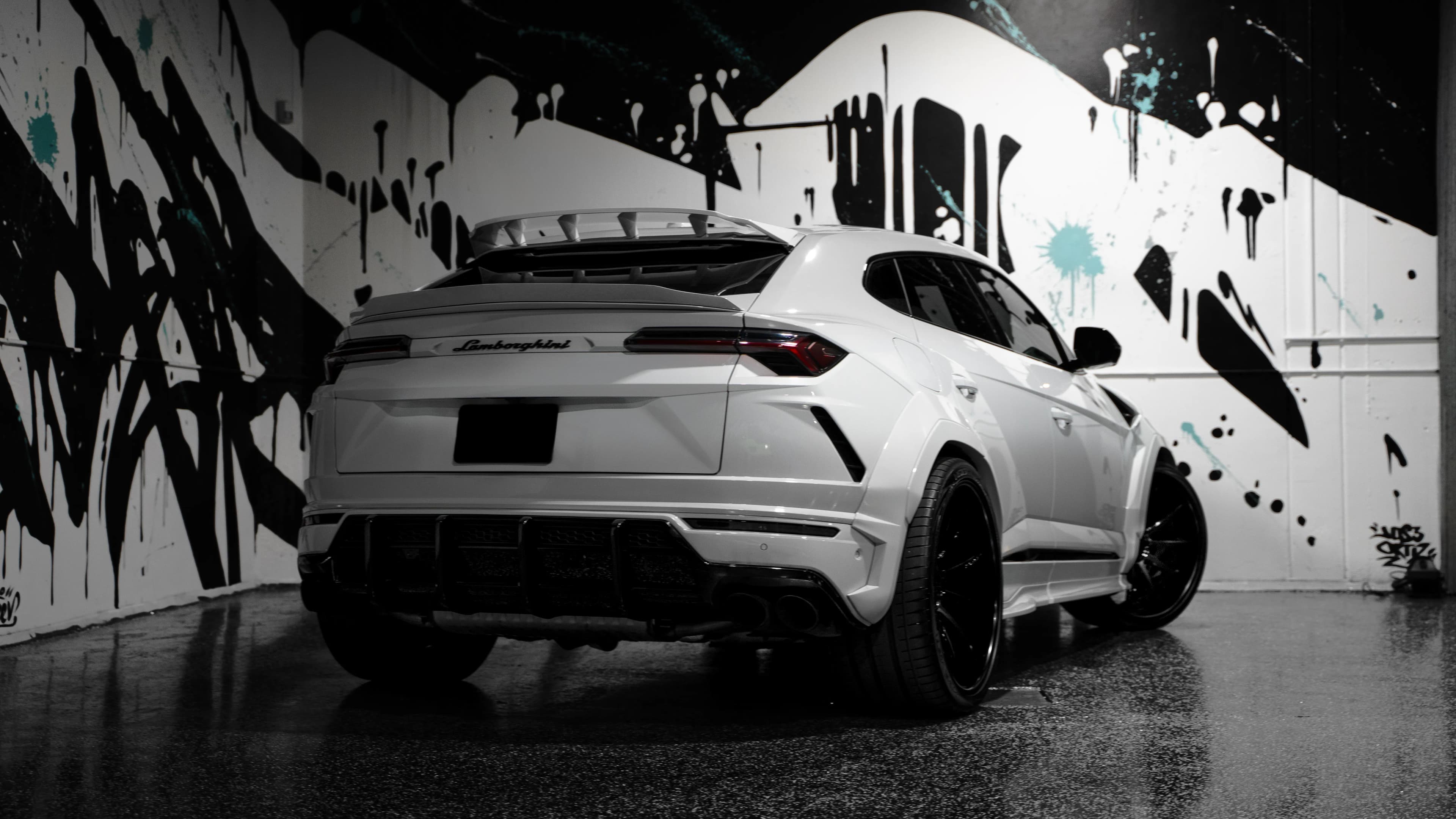 Lamborghini Urus Stealth Widebody — photo 11